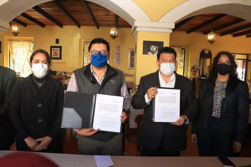 Realizan convenio de colaboración UPET y SAETLAX