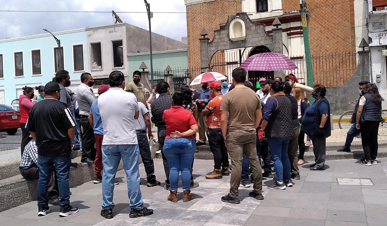 Se manifiestan en Chiautempan por limitación a comercio informal 