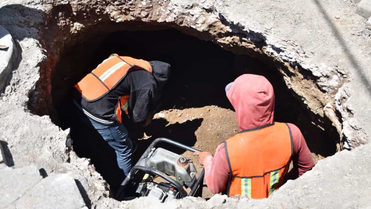 Ayuntamiento de Coronango reparó el gran “Hoyo” de la Calle Camino Nacional 