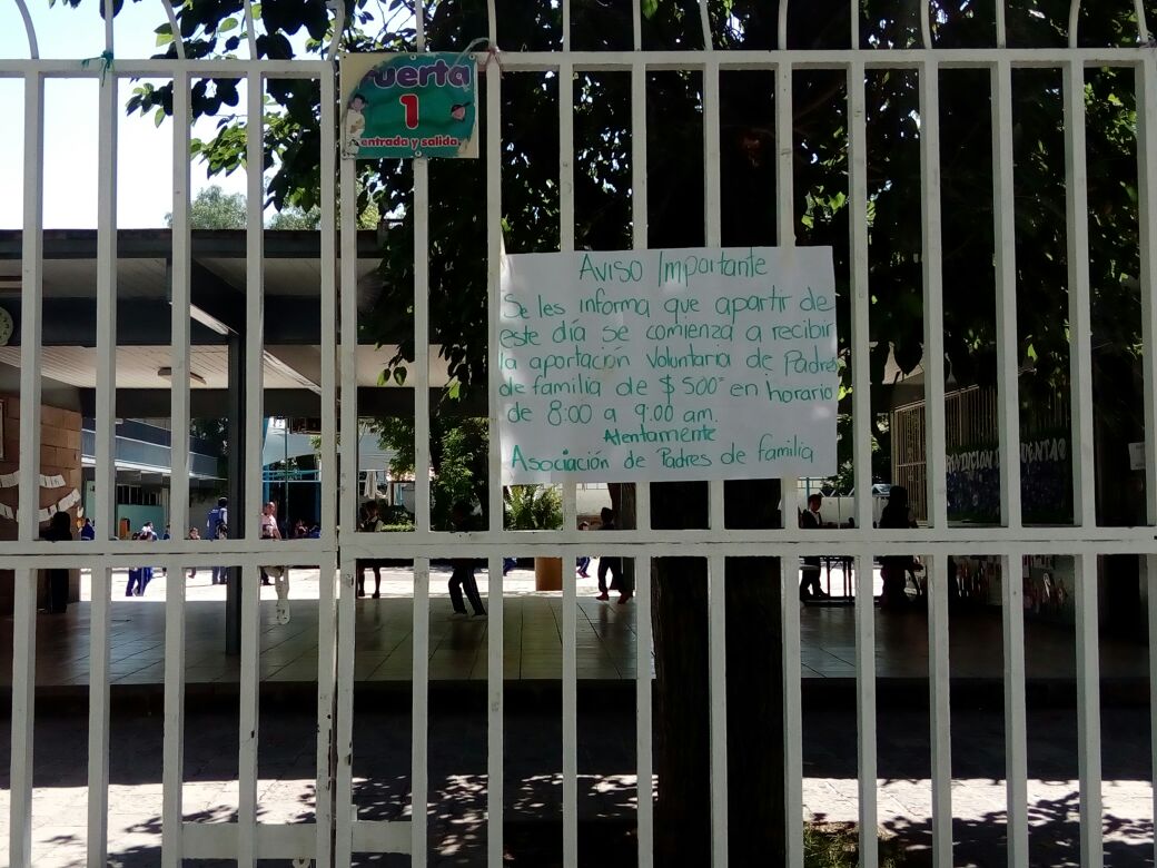Ante decisión del gobernador de Puebla de suspender el cobro de cuotas escolares, tutores exigen devolución