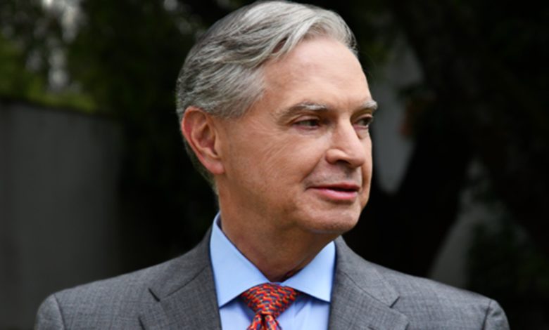 Giran orden de aprehensión contra Luis Ernesto Derbez, exrector de la UDLAP