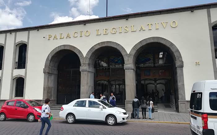 Familiares de diputados basificados en el Congreso de Tlaxcala 
