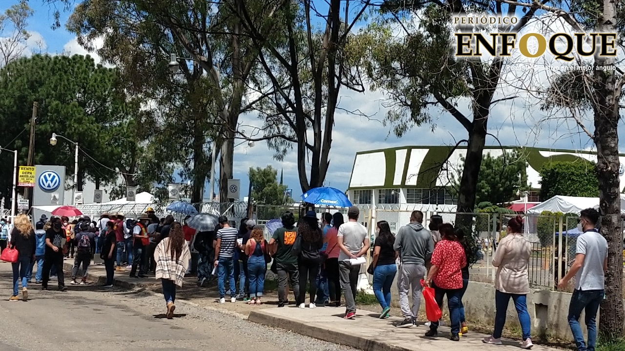 Con largas filas dio inicio a la aplicación de la segunda dosis de la Vacuna contra el COVID-19 a “Treintañeros” de la región de Cholula 