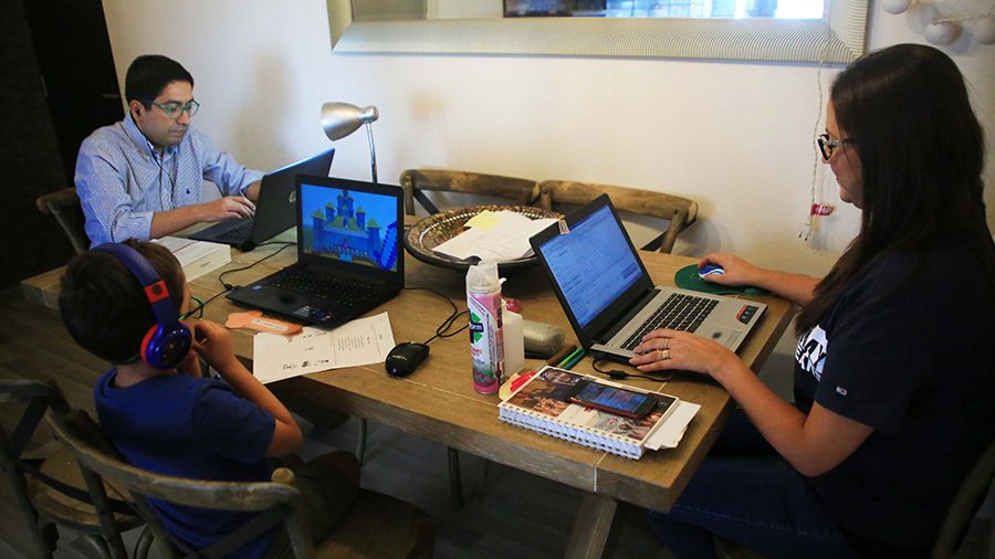 Home Office ayuda a reforzar convivencia familiar: Especialista UPAEP