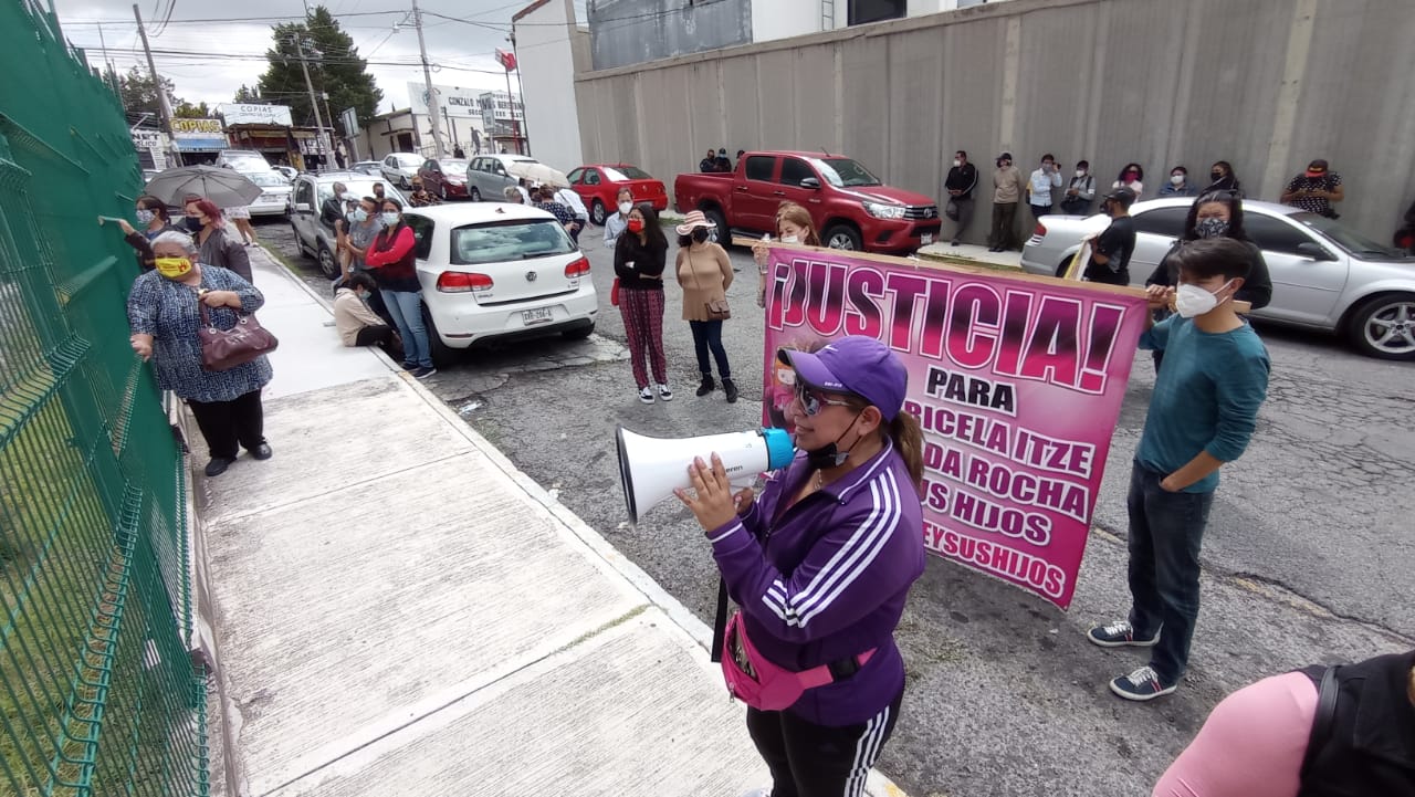 Claman justicia para Itze N., el día de su audiencia