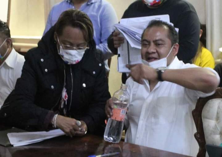 Ex Alcalde de Chiautempan cierra administración pasado de copas