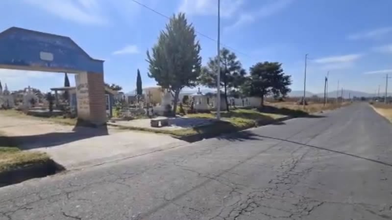 Descubren dos cadáveres encobijados con mensaje de narcotraficante en Puebla