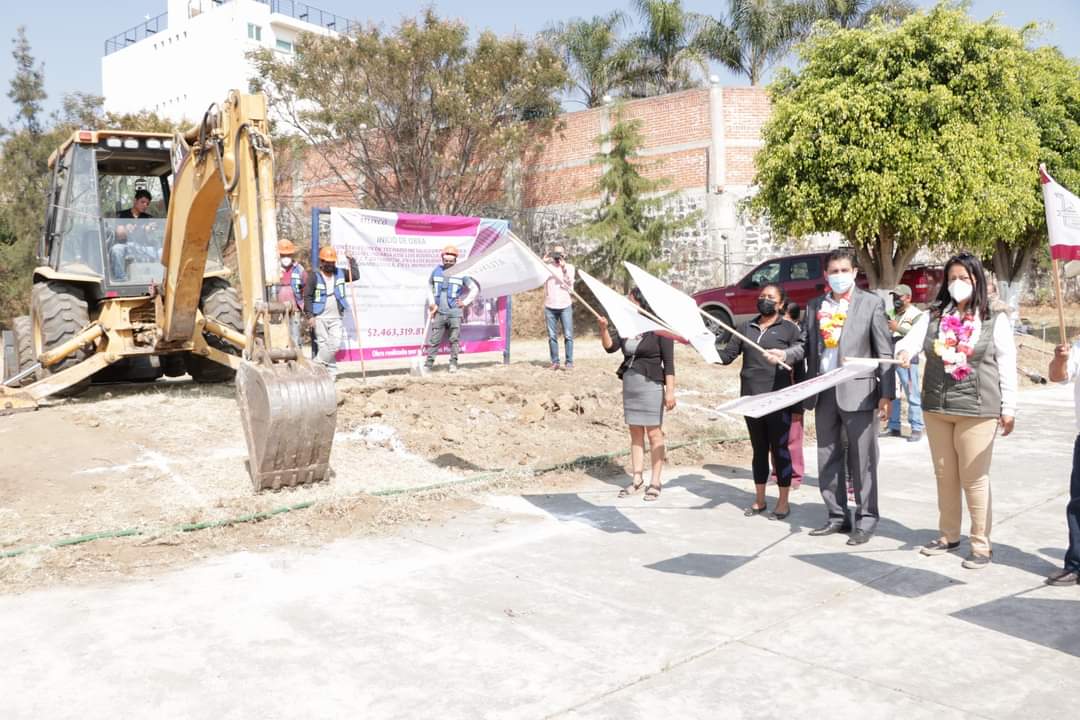 Ariadna Ayala inicia en Atlixco trabajos de infraestructura en favor de la educación