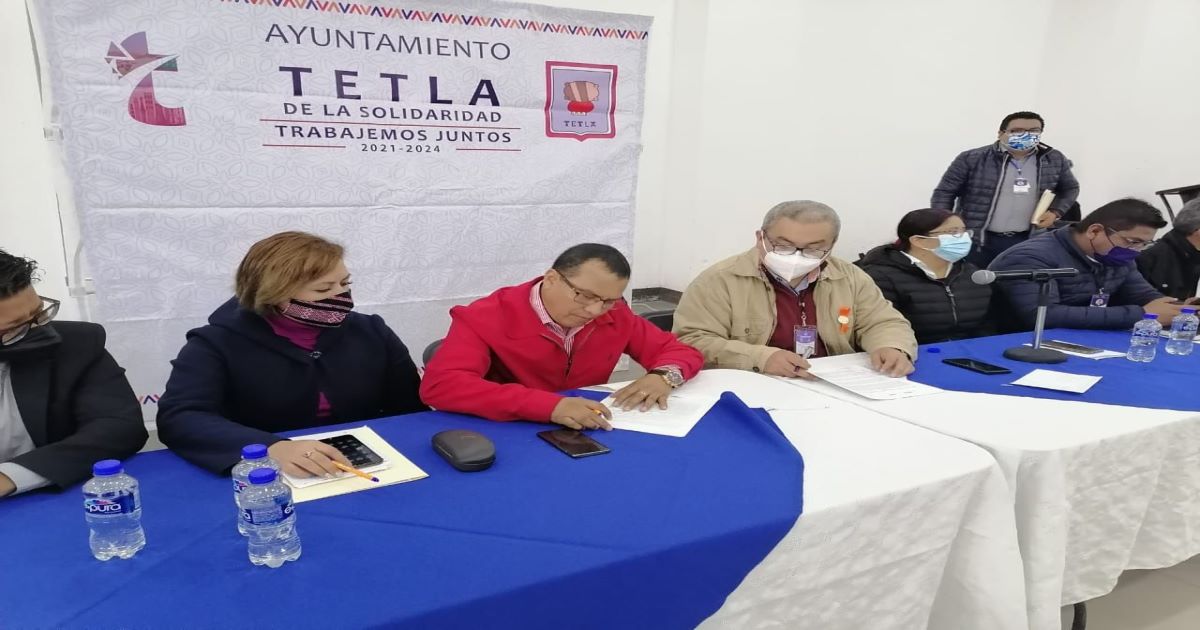 Alcalde de Tetla de la Solidaridad firma convenio con el secretario de Educación Pública de Tlaxcala en busca de mejorar la educación