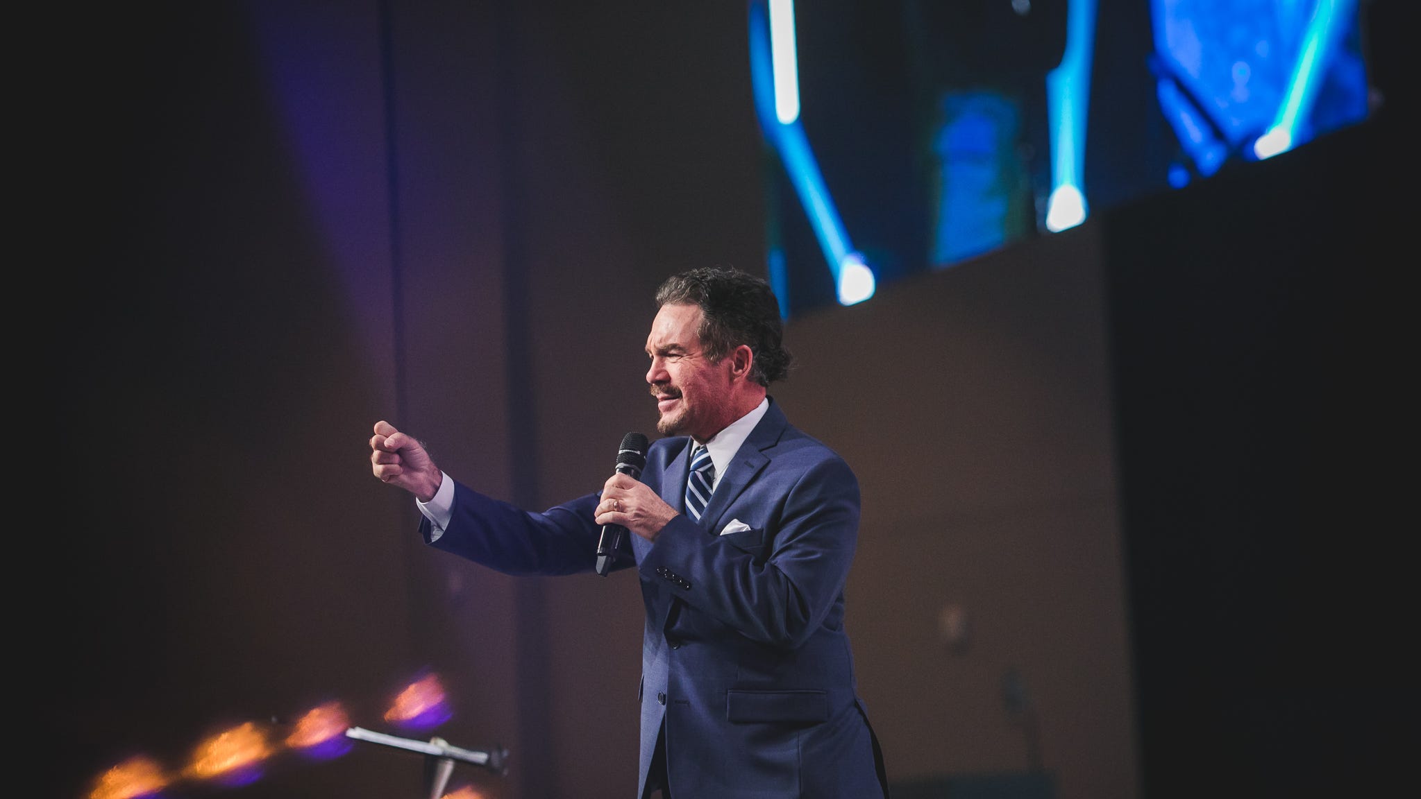 Predicador antivacunas muere por Covid-19 