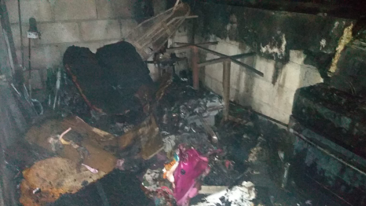 En Santiago Momoxpan un domicilio es consumido por un incendio 