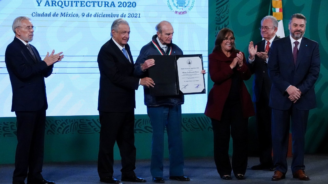 AMLO entrega Premios Nacionales de Ingeniería y Arquitectura 2020