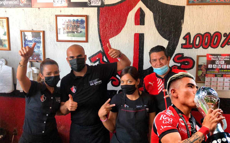 Negocio regala miles de tortas por título del Atlas; el dueño murió, pero dejó la orden