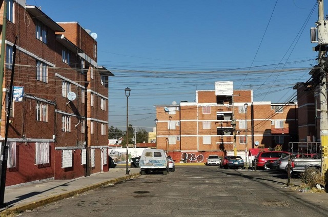 Motociclista pierde la vida tras estrellarse con un contenedor de basura en la unidad habitacional La Flor