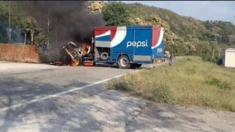 Detuvieron a presuntos miembros de Cárteles Unidos: criminales responden con narcobloqueos en Michoacán