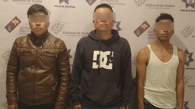 Policía detiene a 3 hombres dedicados al robo de vehículos y narcomenudeo en Tehuacán