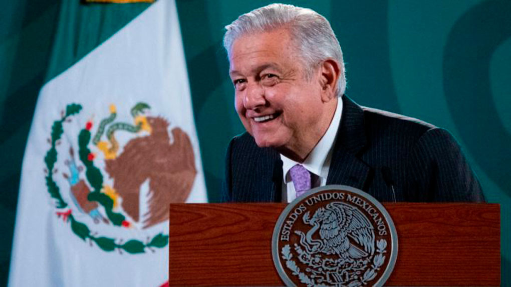 "Si el INE se niega a realizar consulta de revocación  de mandato, el pueblo puede realizarla": AMLO