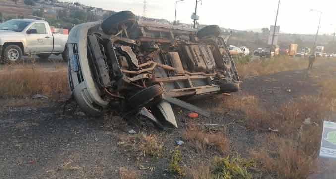 Adolescente pierde la vida tras volcarse con su camioneta en Periférico Ecológico