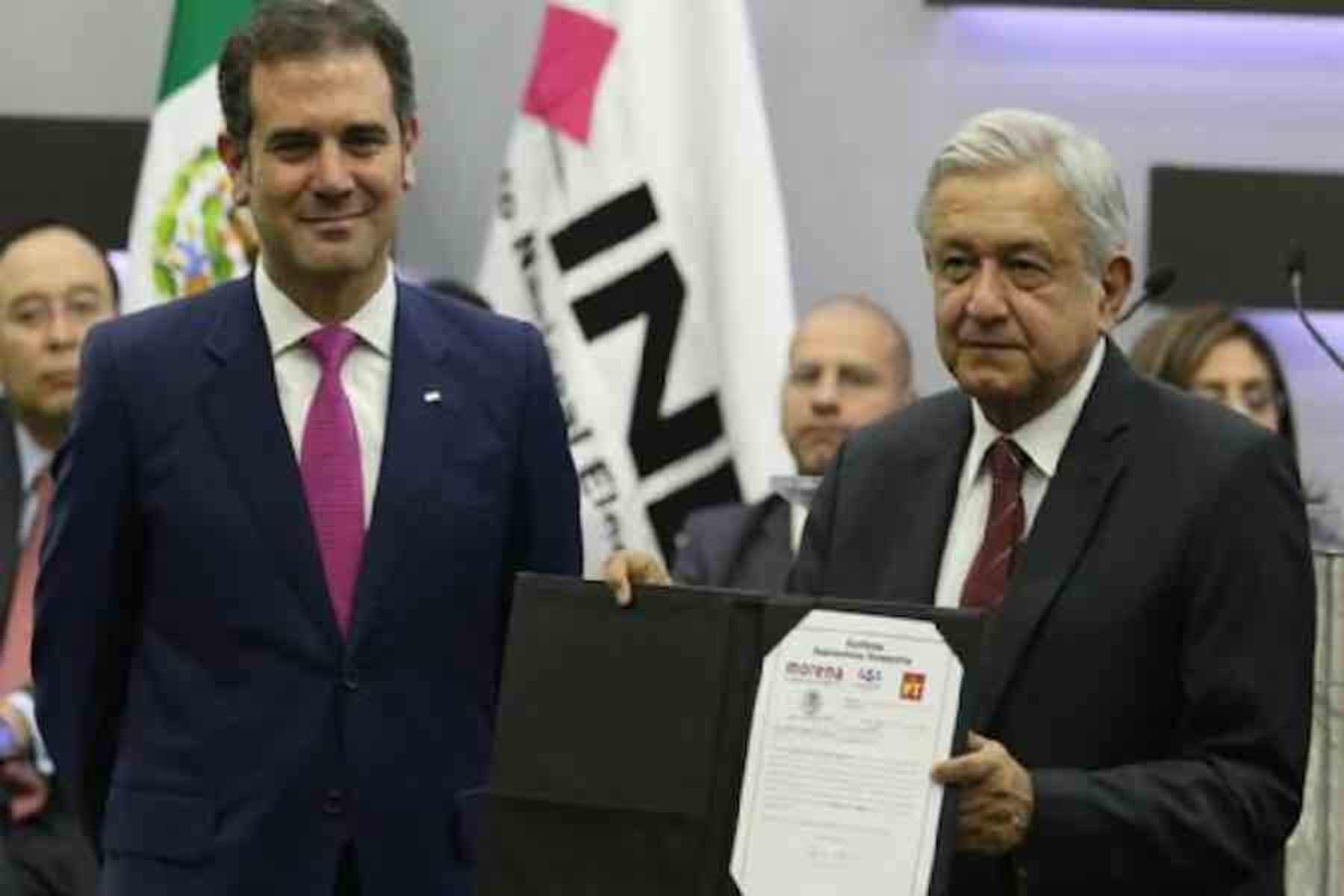 Consulta de revocación de mandato: Corte admite controversia de AMLO contra el INE