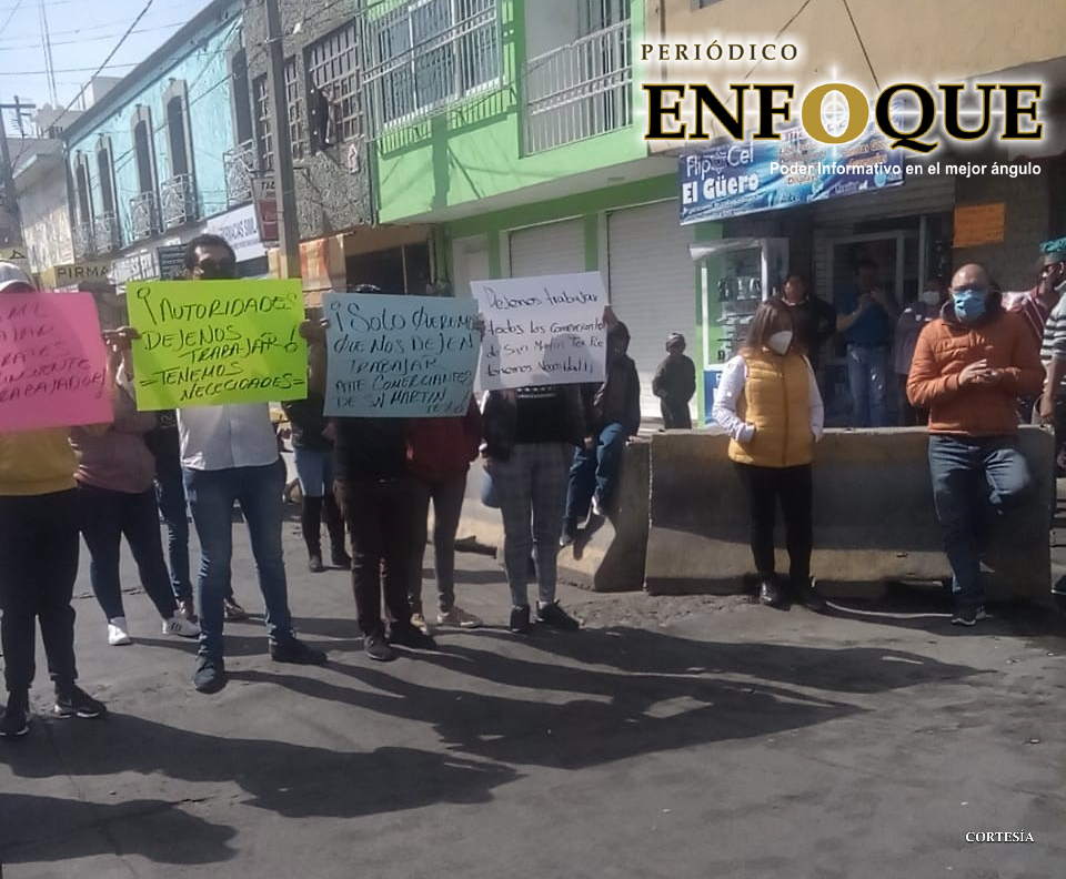 Exigen comerciantes piso parejo para apertura de negocios, en Texmelucan 