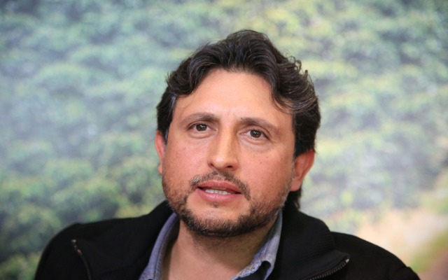 José Juan Espinosa se registra como precandidato a diputado federal