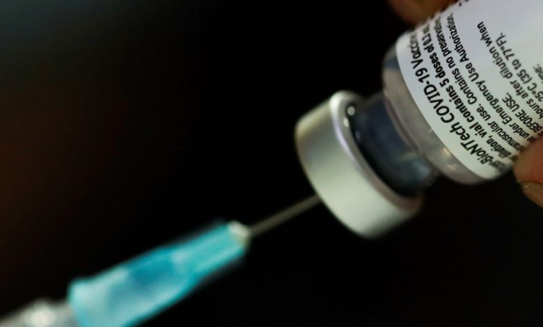 Farmacias y tiendas buscan comprar y aplicar vacuna contra COVID-19 en México