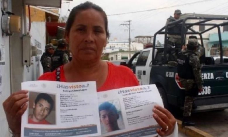 Madre que busca a sus dos hijos desaparecidos, es secuestrada por comando armado