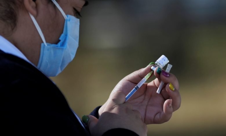 Mujer que ganó amparo para aplicarse la vacuna de Pfizer en CDMX fallece por COVID-19