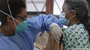 AF ve riesgo en utilizar a 'siervos de la nación' en vacunación