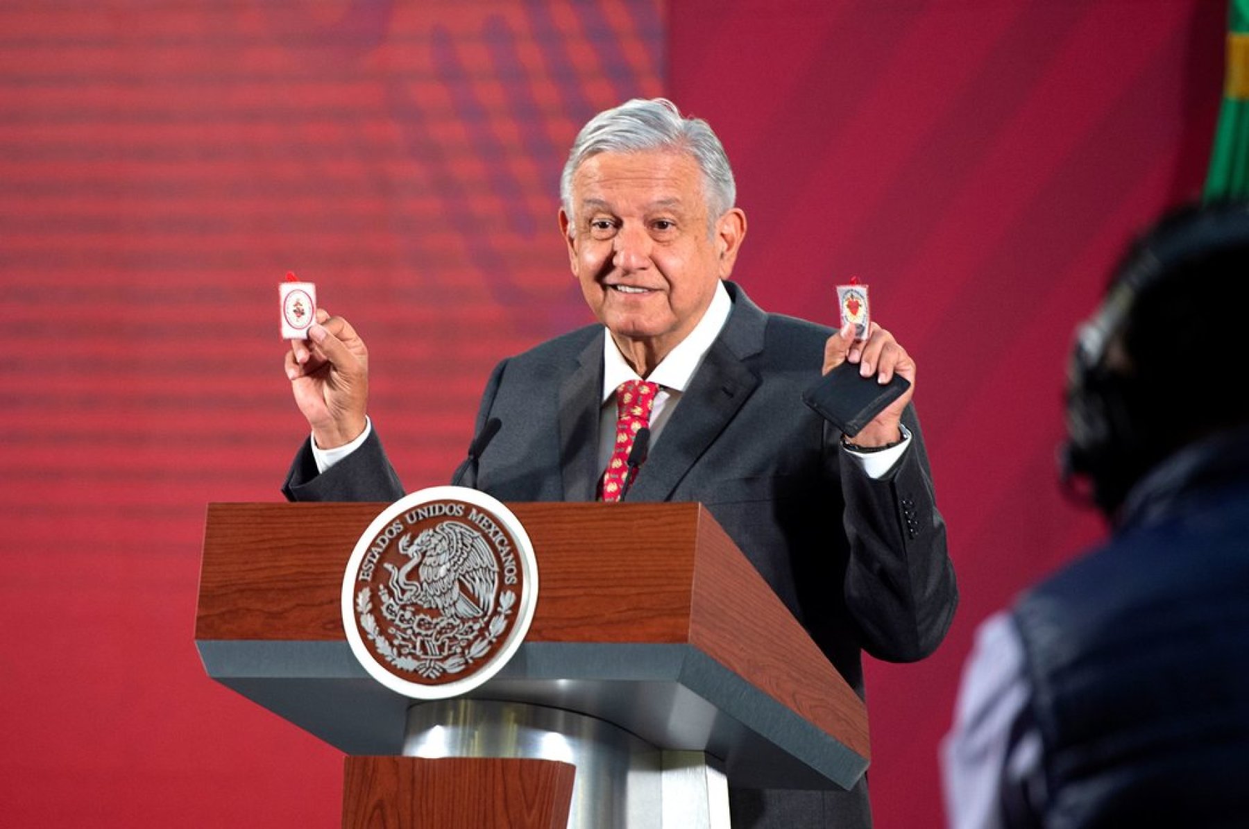 Quién tomaría las riendas del Gobierno Federal si se complica la salud de AMLO por COVID-19