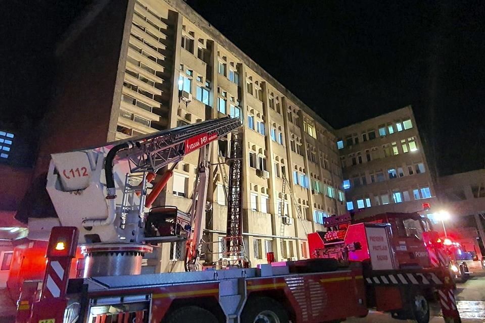 Mueren cinco pacientes con covid-19 tras incendio en hospital de Rumania