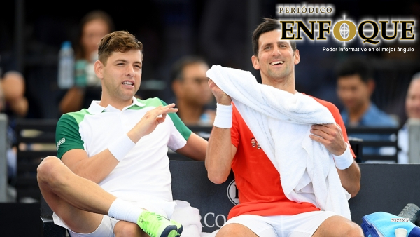 Novak Djokovic sorprendió a todos tras aparecer en Adelaida para jugar un segundo set en un partido de exhibición  