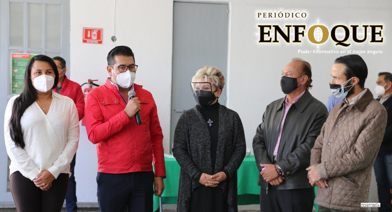 Los dirigentes del PRI hicieron presencia en el registro de precandidaturas.