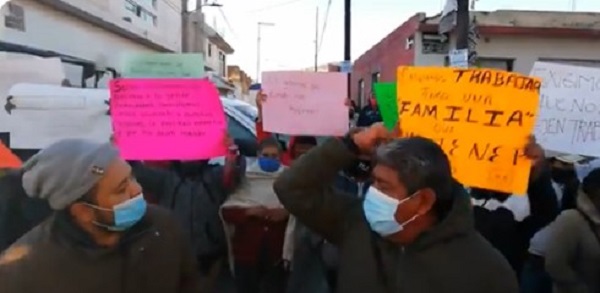 Piden tianguistas de Amozoc que los dejen trabajar