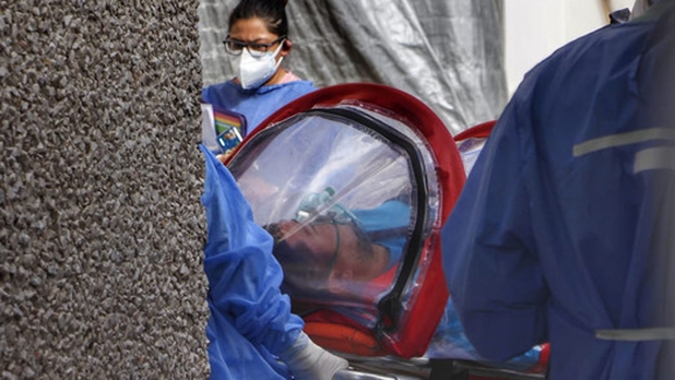 México registra más de 1,700 muertes en un día por COVID y supera las 161 mil defunciones