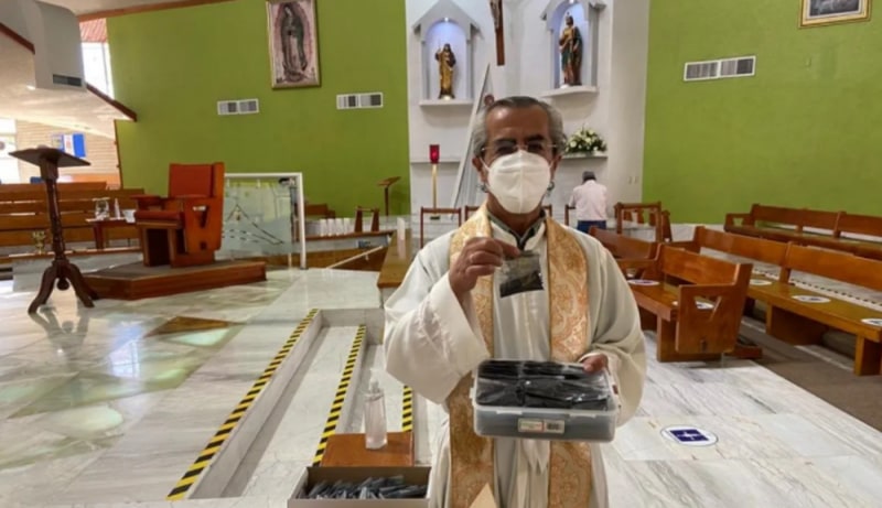 "Miercoles de Ceniza COVID":  iglesia reparte ceniza en bolsitas para evitar contagios