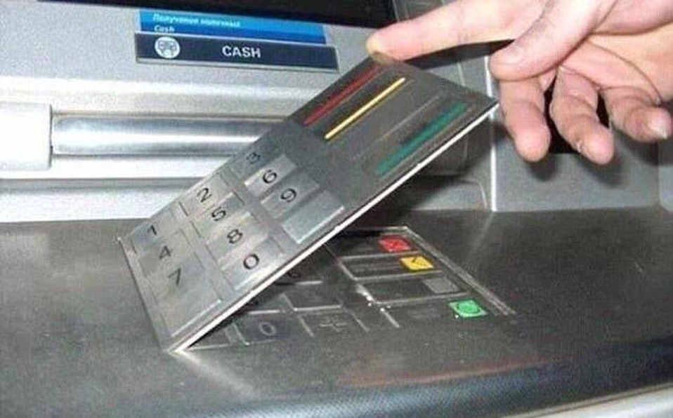 Dinero obtenido por clonación de tarjetas de 'Mafia Rumana' se usó en red de lavado; estarían involucrados políticos y exfuncionarios mexicanos.