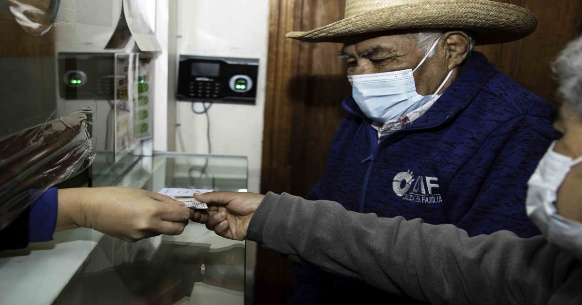 Realiza “Supérate” sexta entrega de seguros de vida a familias en extrema pobreza