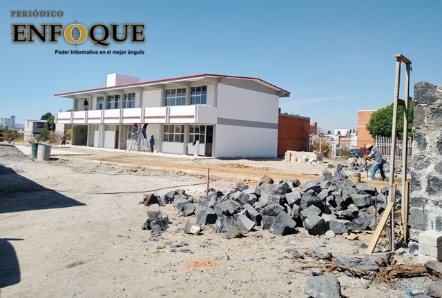 Encabeza Karina Pérez Popoca inicio de obra en telesecundaria de Concepción La Cruz