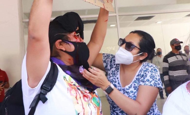 Activista acusa a Gobierno Federal de confrontar a feministas con seguidoras de Salgado Macedonio