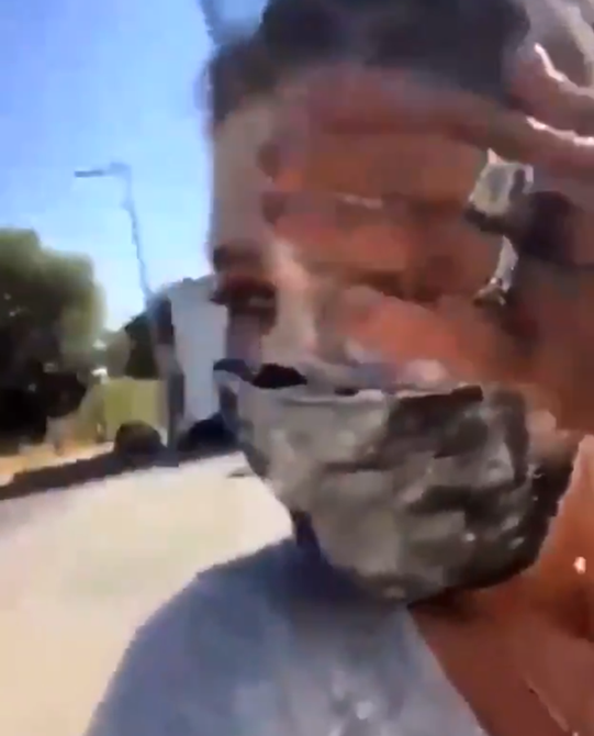 Le avientan harina, tierra y huevos a Nay Salvatori en Cholula 