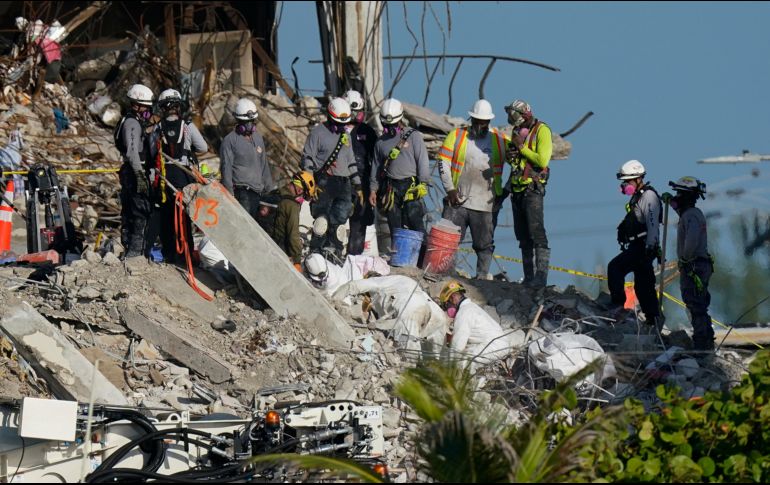 Socorrista encuentra el cuerpo de su hija en edificio derrumbado de Miami
