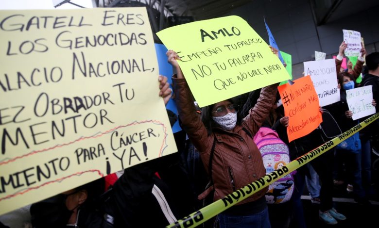 Ante protestas de padres de niños con cáncer, Insabi asegura que entregó 30 mil medicamentos