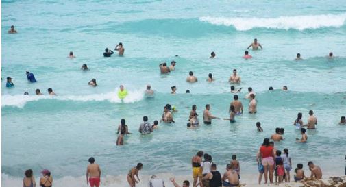 ¡En vacaciones! Especialista prevé que tercera ola por covid podría llegar en un mes