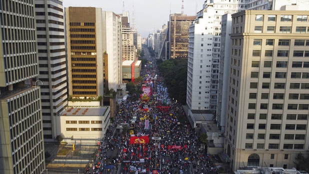 Salen a las calles en Brasil para exigir la destitución de Bolsonaro por #CovaxinGate