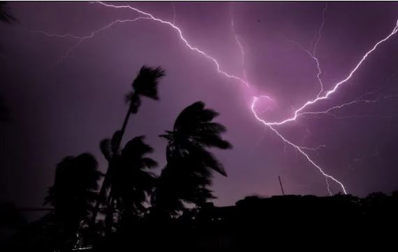 Cae un rayo sobre un barco en Bangladesh y deja al menos 17 muertos