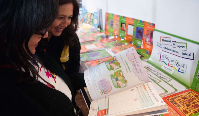 SEP entrega ‘diploma’ sin valor a maestros que rediseñaron libros sin pago económico