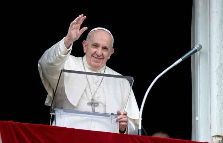 Papa Francisco reacciona bien a cirugía; Ebrard desea pronta recuperación