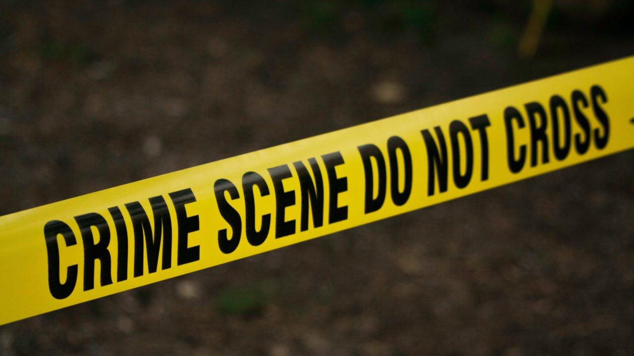 Hallan el cadáver de un hombre a la orilla de la autopista México