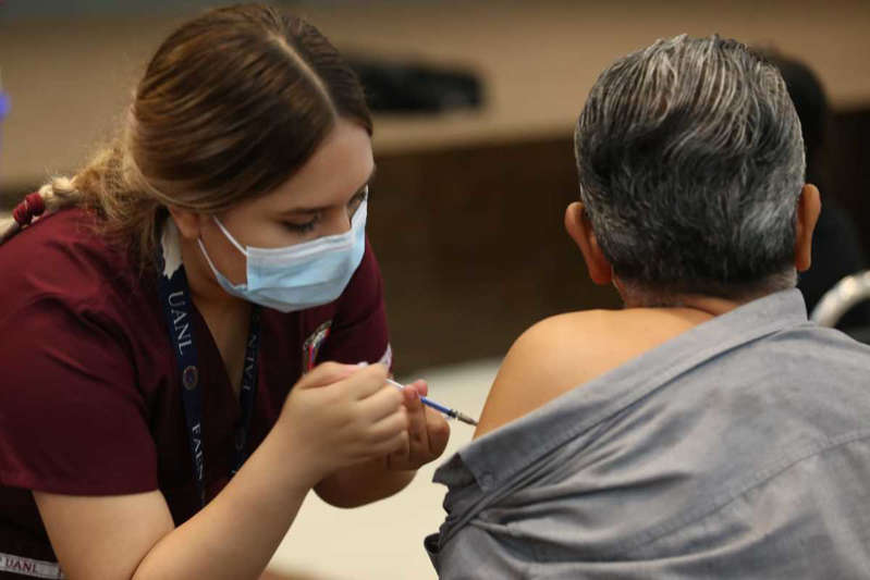 Más de la mitad de adultos de BCS ya tiene vacuna contra covid-19